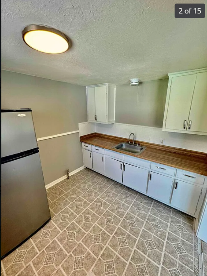 4265 Woodlawn St #B - Photo 2 of 11