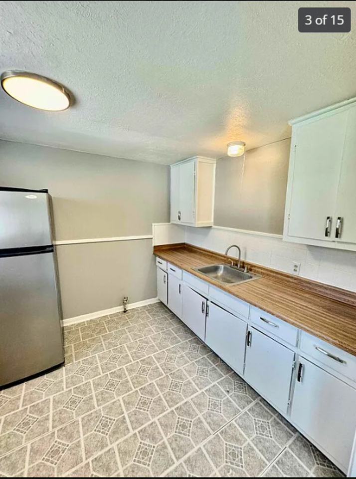 4265 Woodlawn St #B - Photo 3 of 11