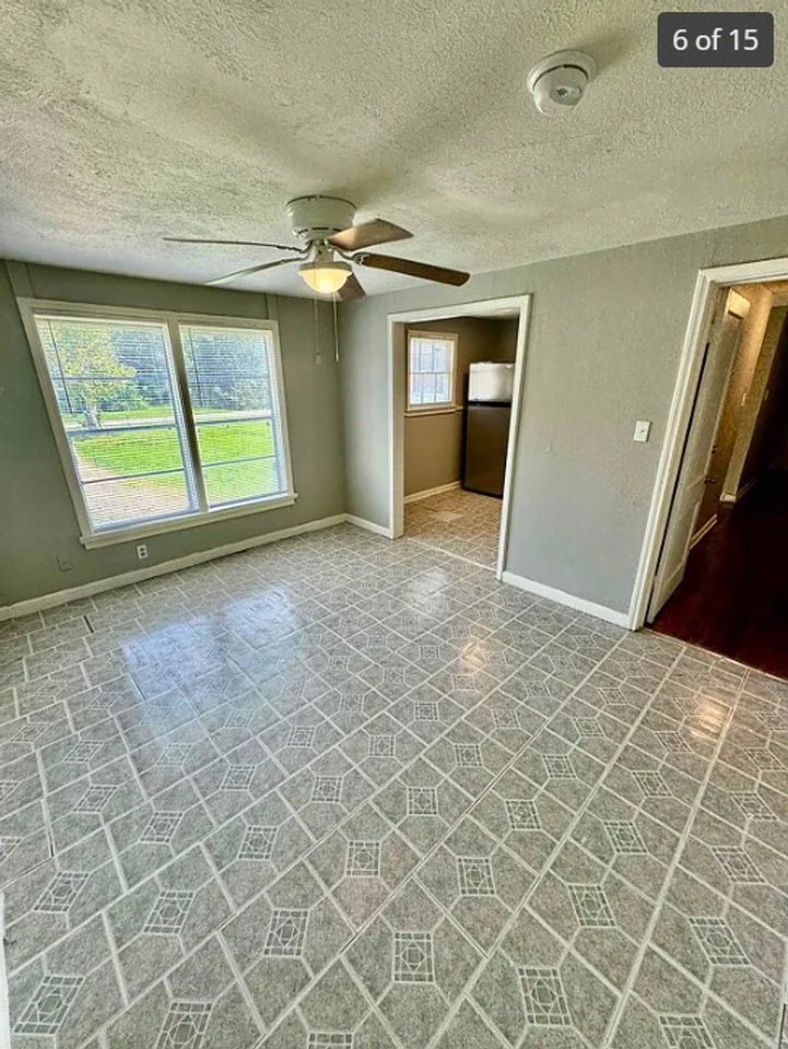 4265 Woodlawn St #B - Photo 5 of 11