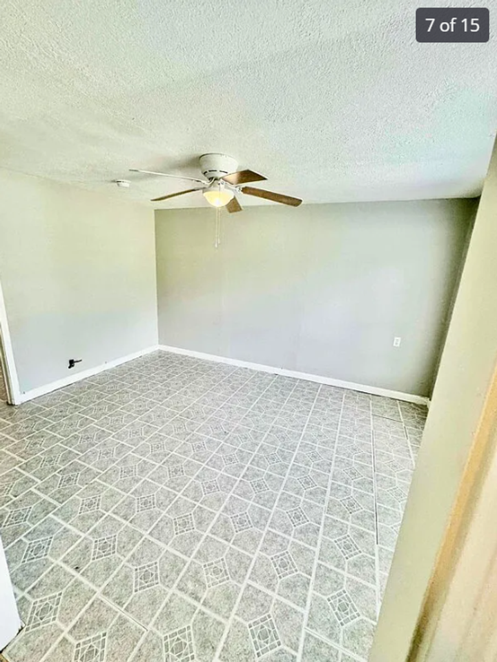 4265 Woodlawn St #B - Photo 6 of 11