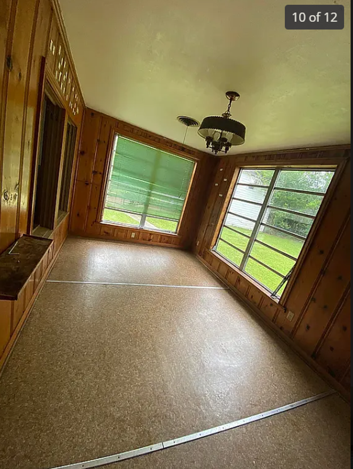 4255 Woodlawn St - Photo 4 of 8