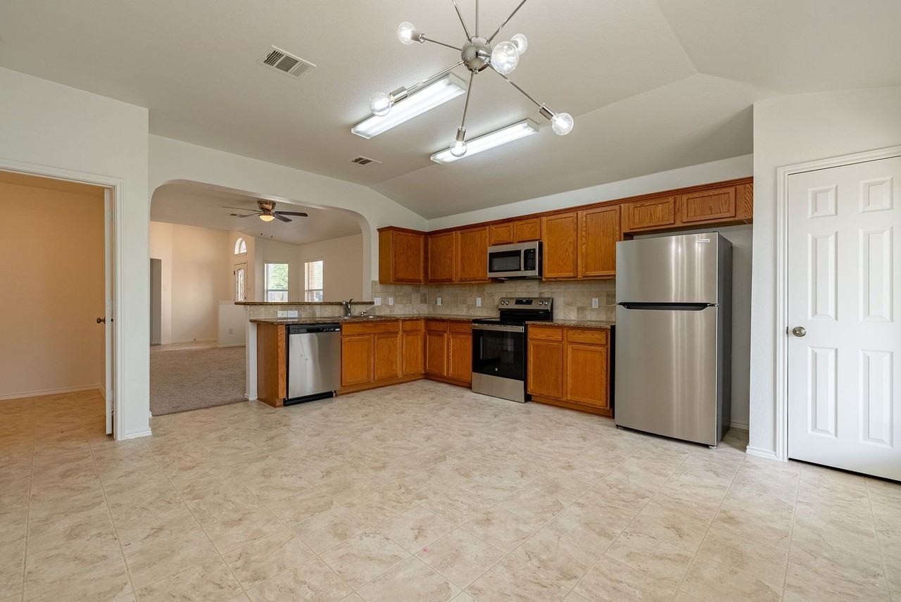 12905 Thomas Jefferson St - Photo 5 of 20