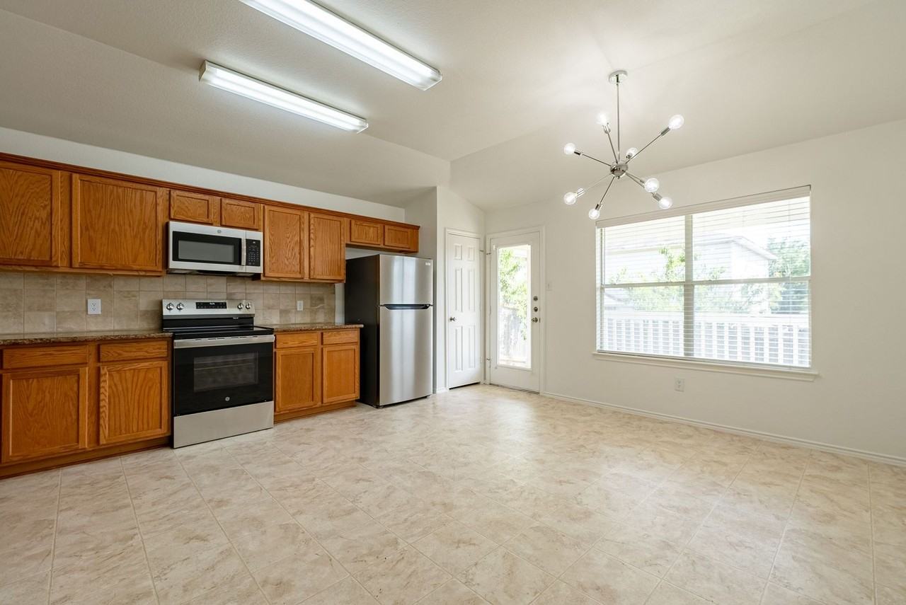 12905 Thomas Jefferson St - Photo 6 of 20