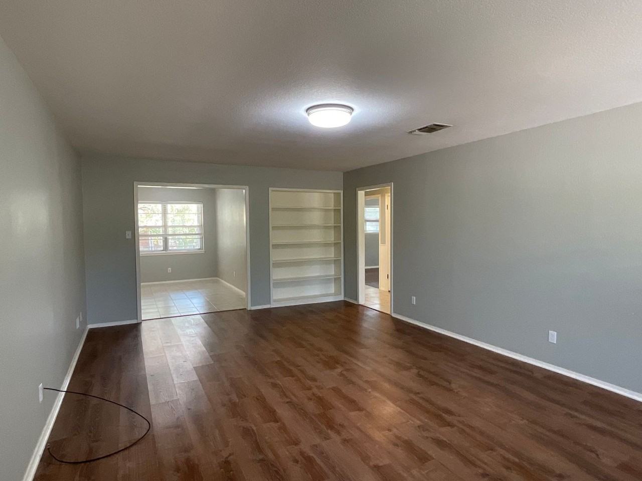 1822 Greenwood Ln - Photo 2 of 22