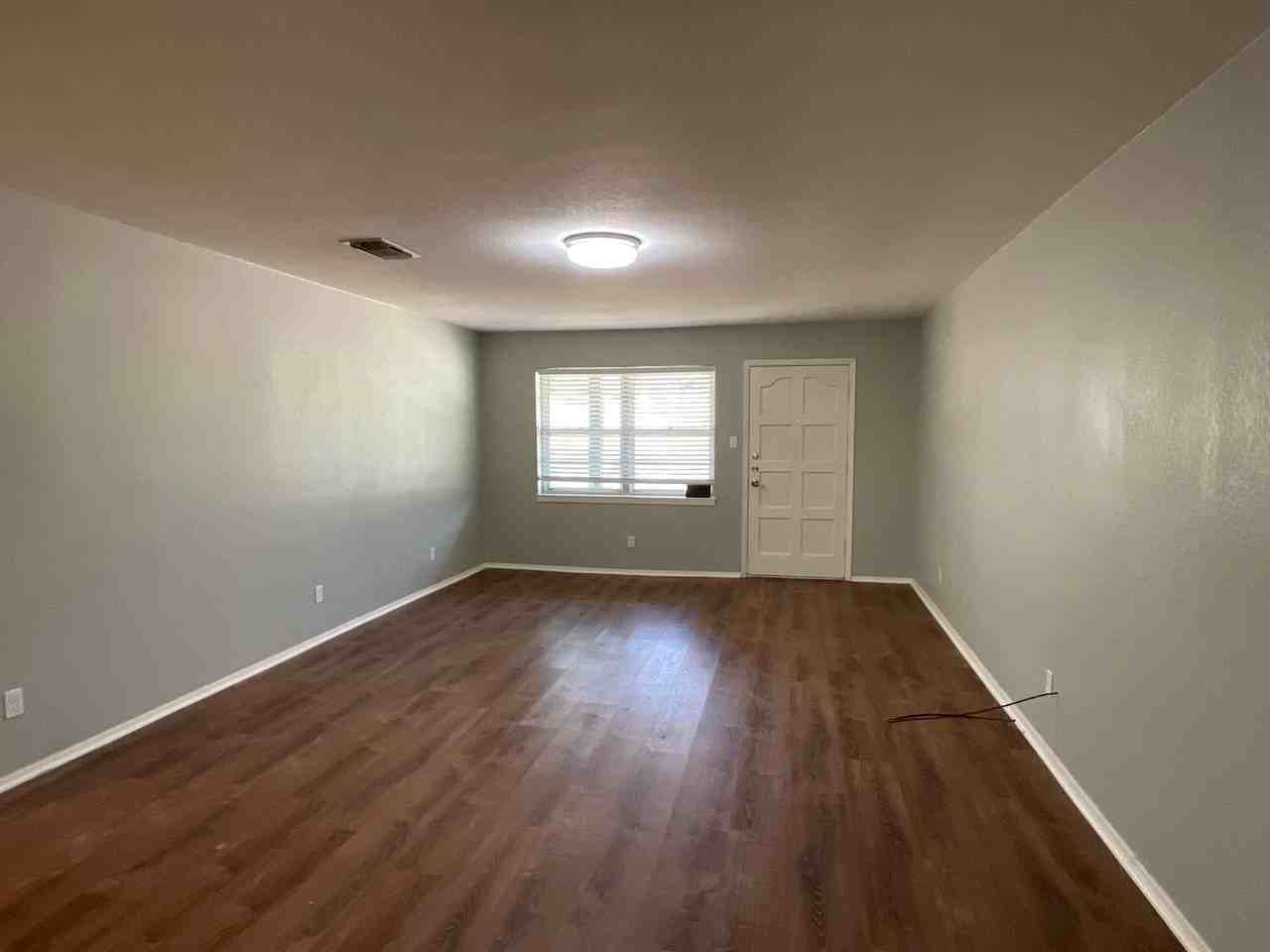 1822 Greenwood Ln - Photo 3 of 22