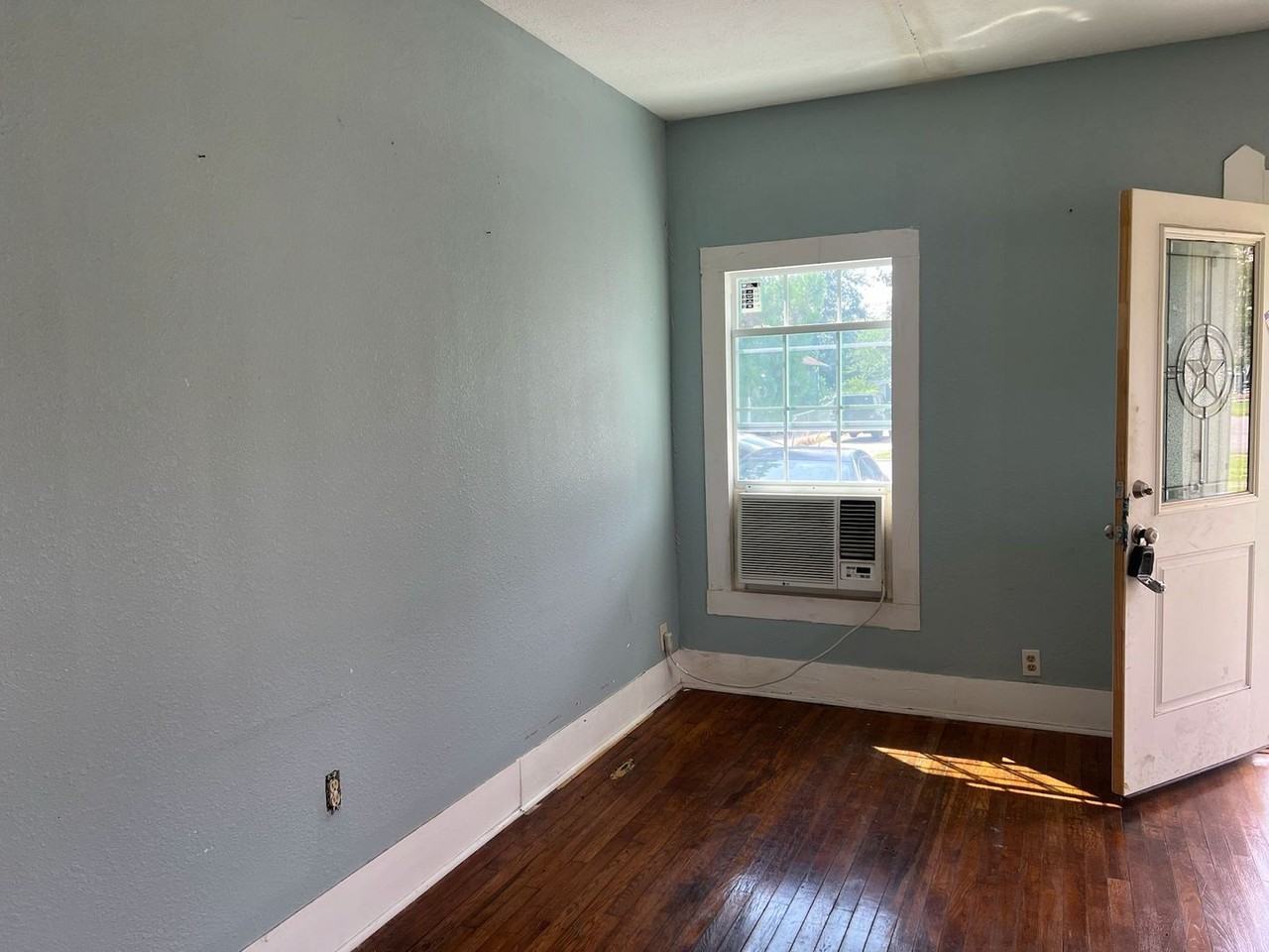 1836 10th St - Photo 6 of 7
