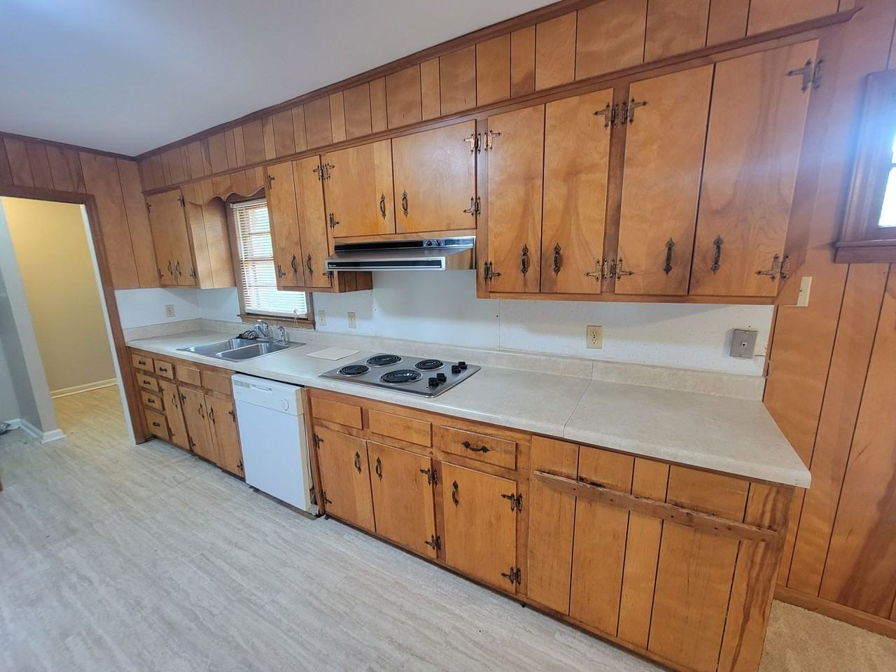 1125 Crestview Dr - Photo 5 of 24