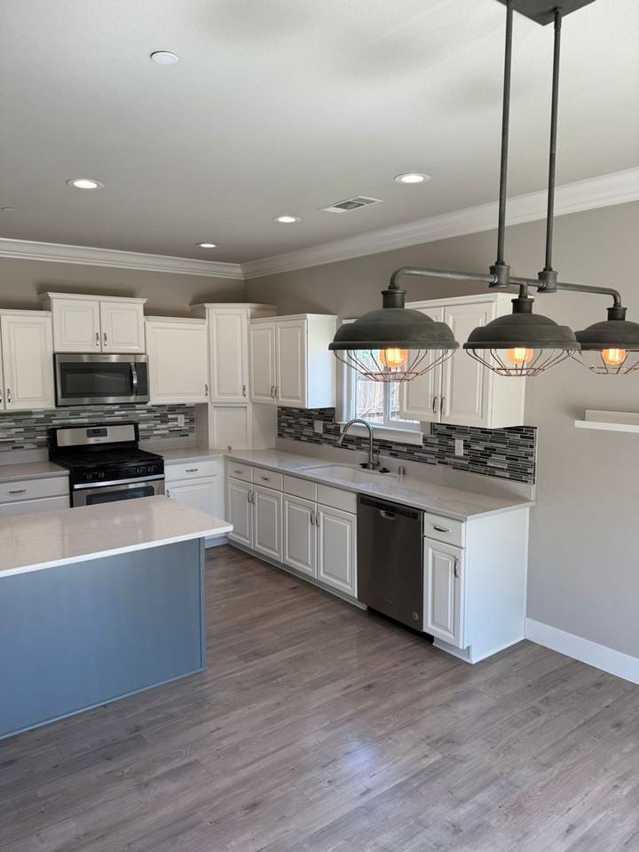 20295 Ballentine Dr - Photo 3 of 23