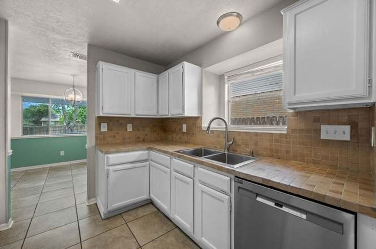 1605 Quail Run Rd - Photo 5 of 50