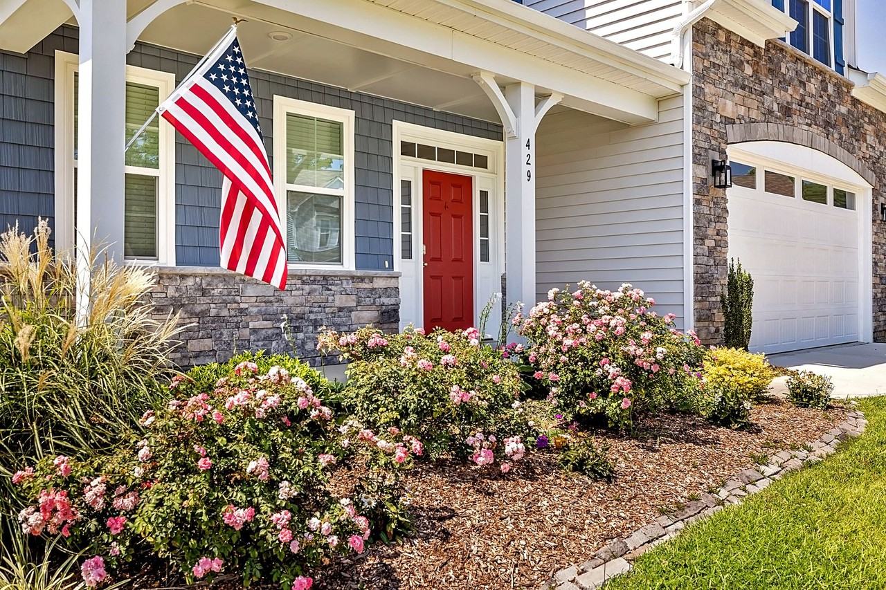 429 Letterfearn Dr - Photo 2 of 46