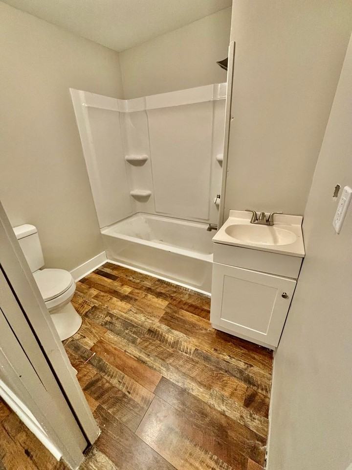 610 Polsgrove St - Photo 2 of 14