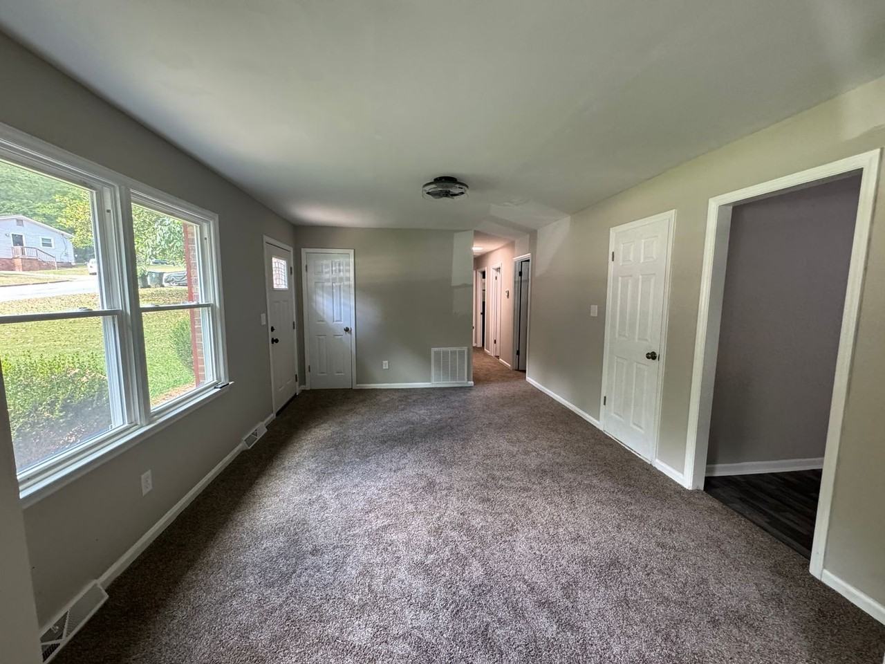 1203 Northwoods Dr - Photo 2 of 15