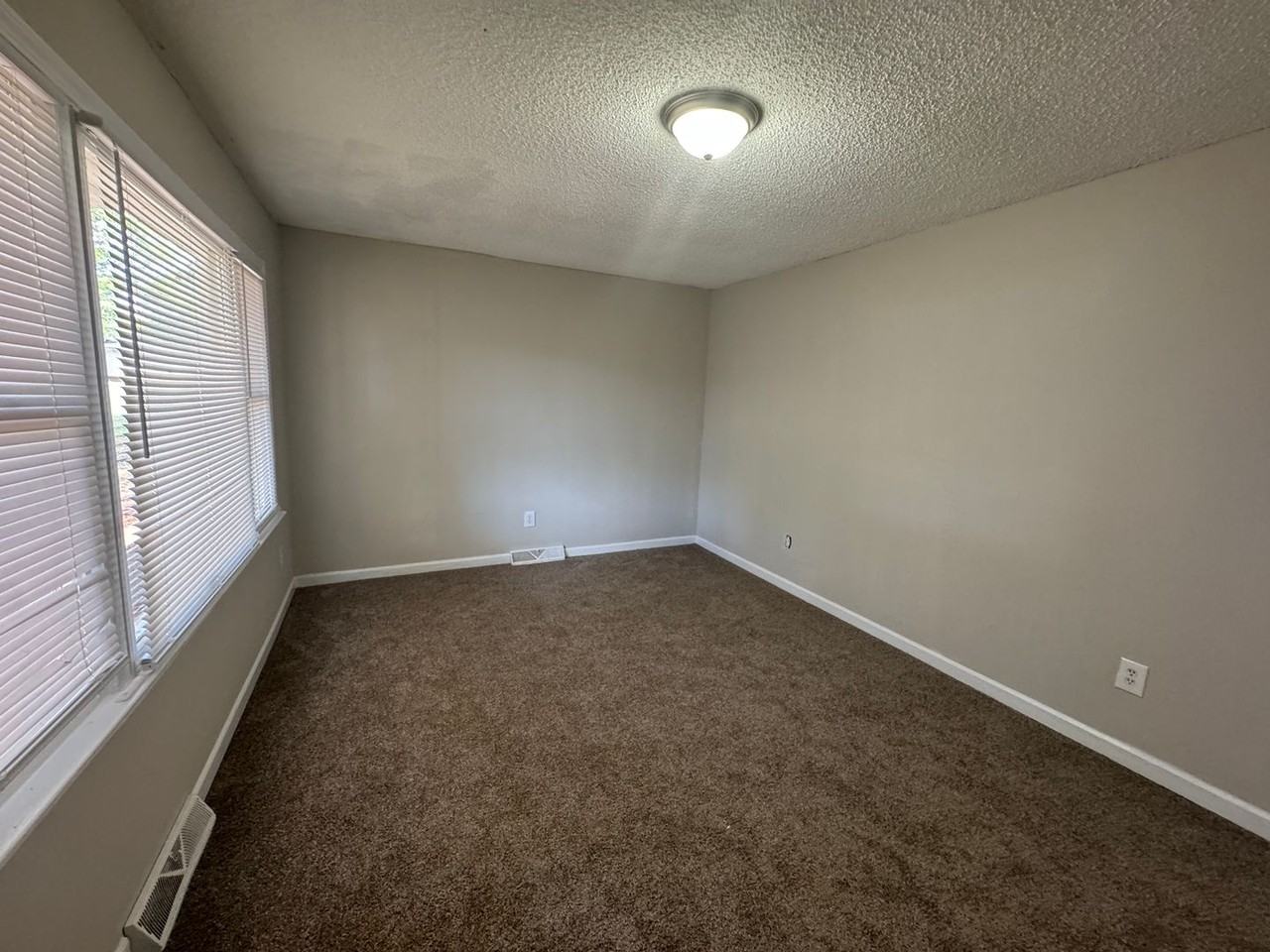 1502 Northwoods Dr - Photo 2 of 16