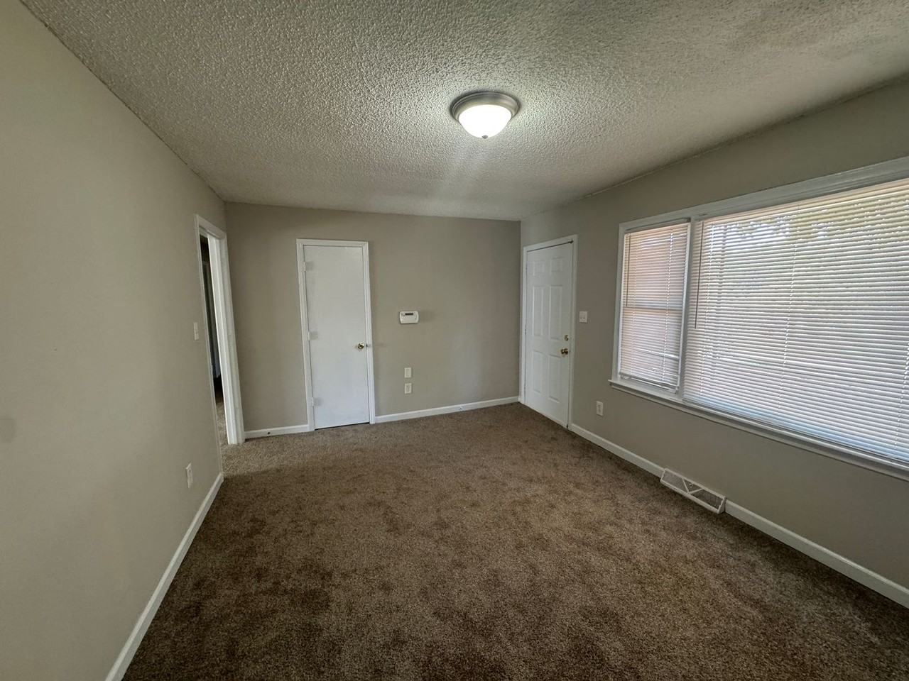 1502 Northwoods Dr - Photo 3 of 16