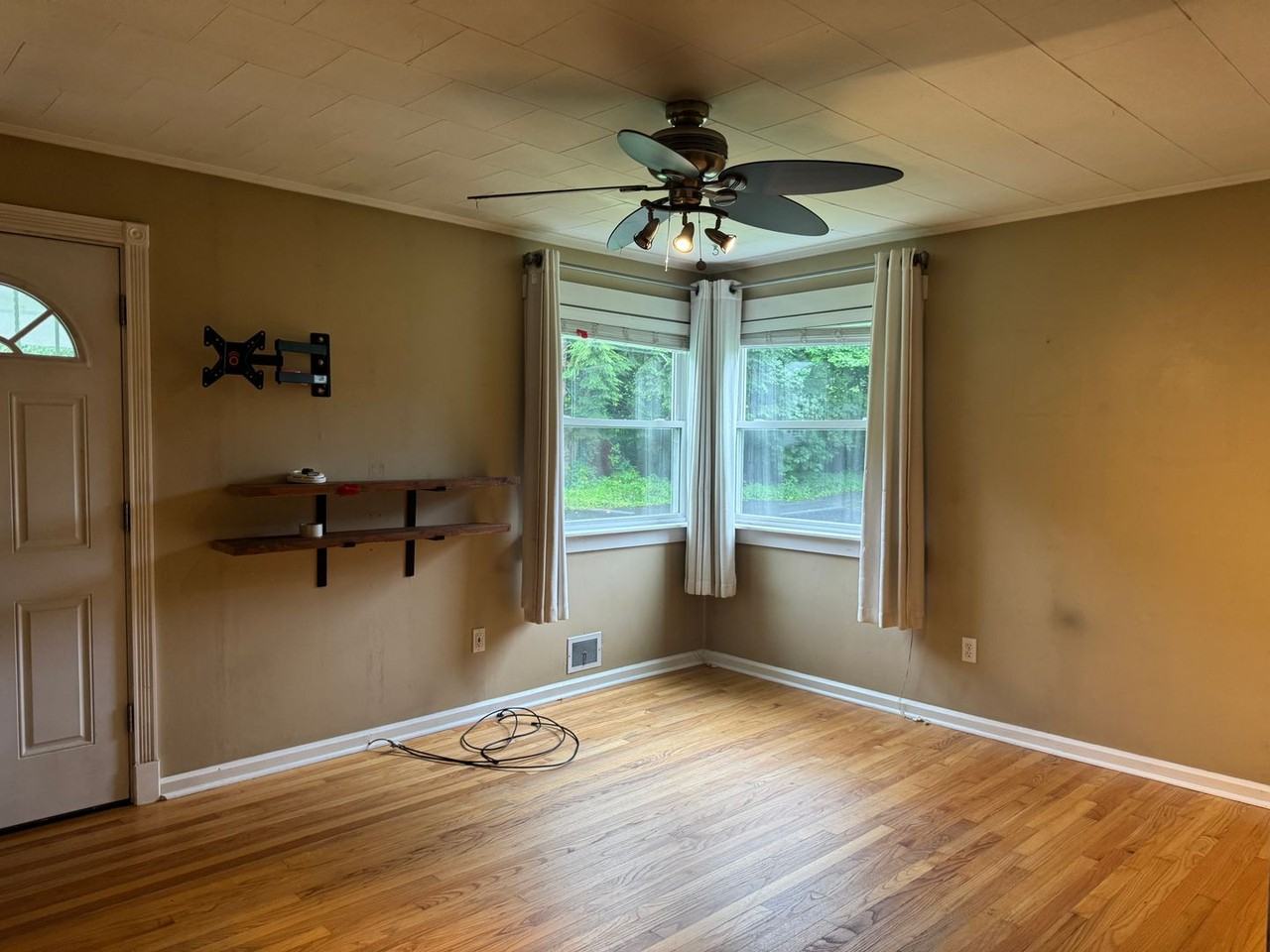 6 Logan Ln - Photo 4 of 13