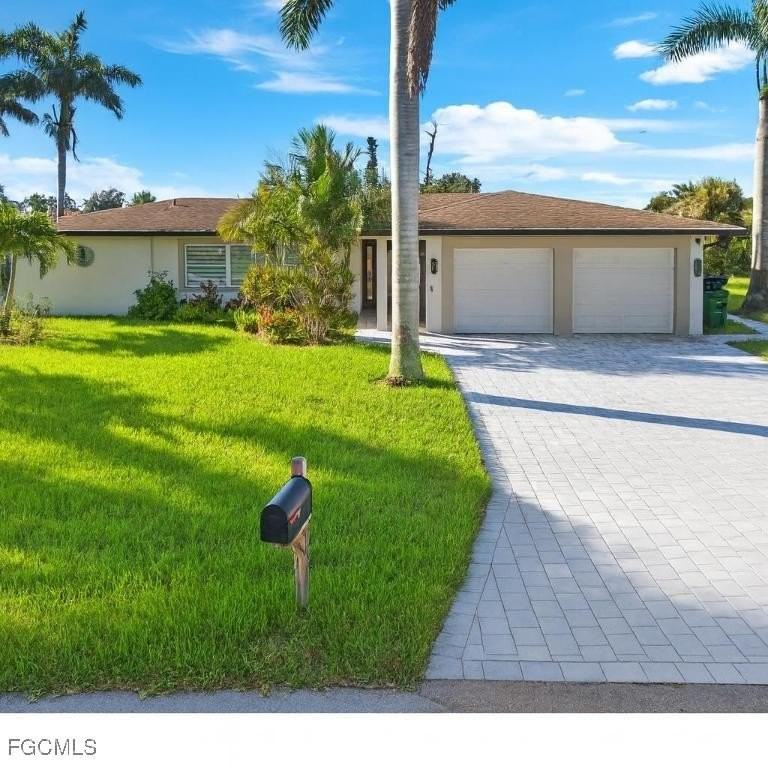 2232 Se 27th St - Photo 2 of 39