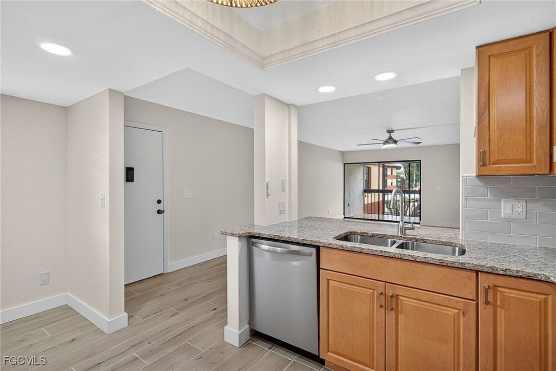 6136 Whiskey Creek Dr Apt 518 #518 - Photo 6 of 31