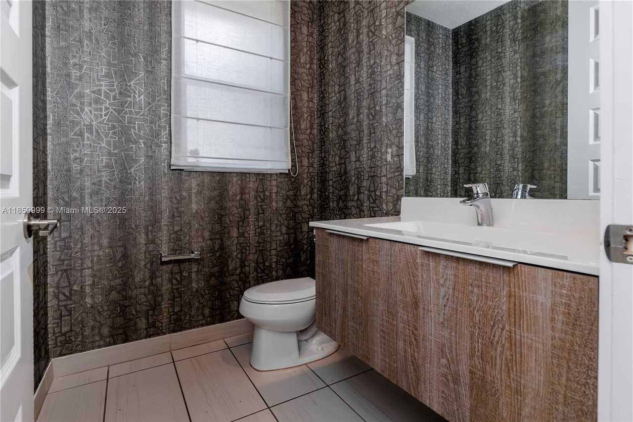 10590 Northwest 78th Terrace #10590 - Photo 6 of 50