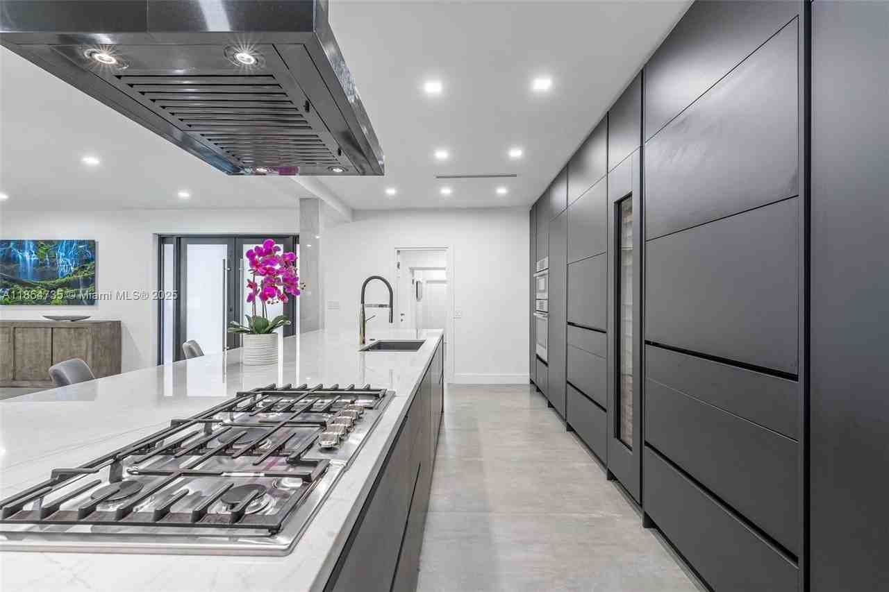 1331 97th St - Photo 2 of 39