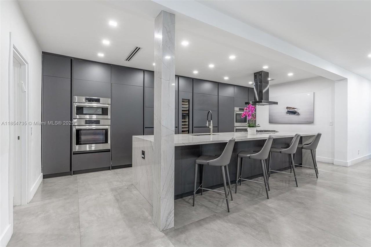 1331 97th St - Photo 3 of 39