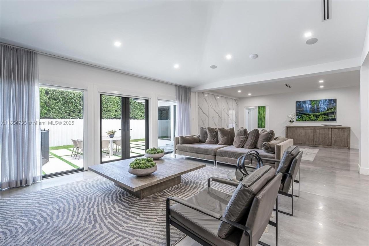 1331 97th St - Photo 6 of 39