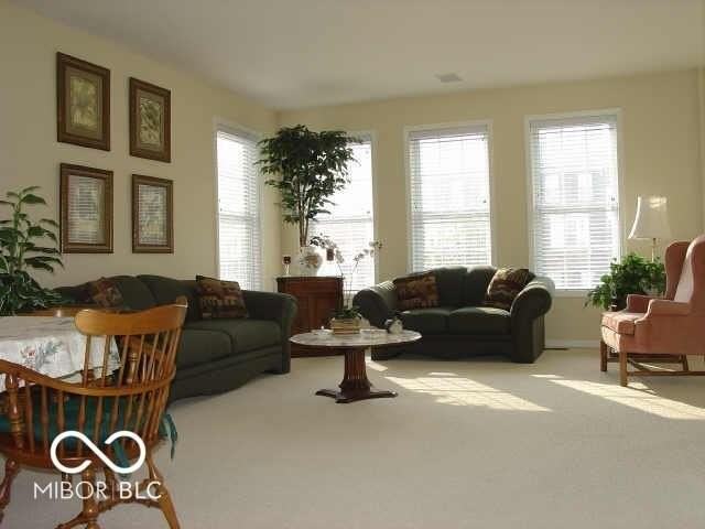 413 Autumn Dr - Photo 5 of 7