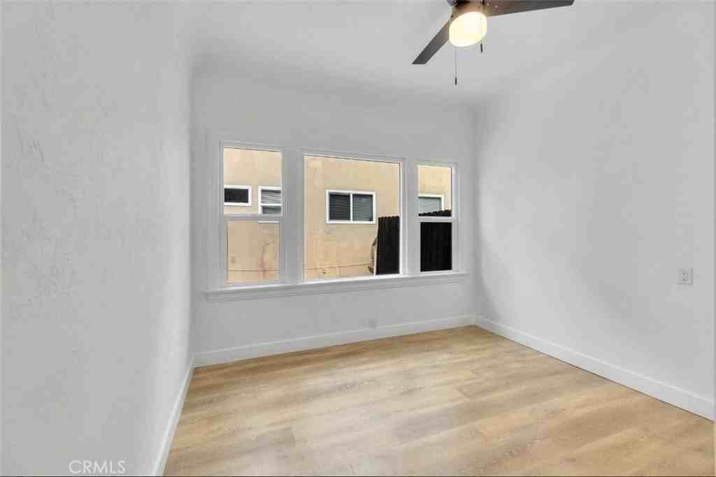 586 W 12th St - Photo 6 of 18