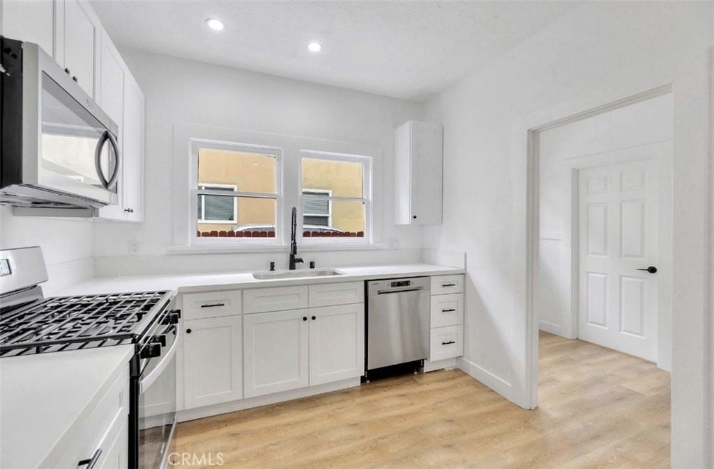 586 W 12th St - Photo 7 of 18