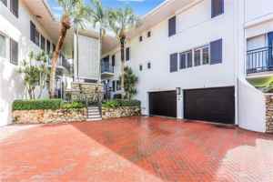 featured image of 2216 Gulf Shore Blvd N #R3