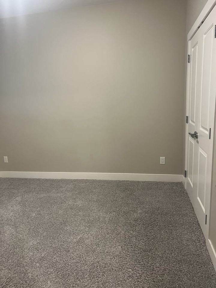 1308 Sadie Cres - Photo 3 of 5