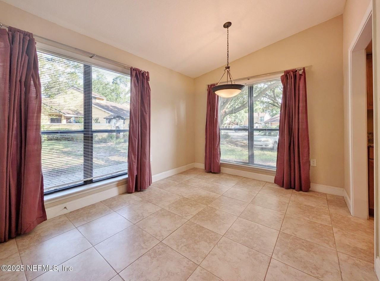 763 Driftwood Circle - Photo 7 of 11