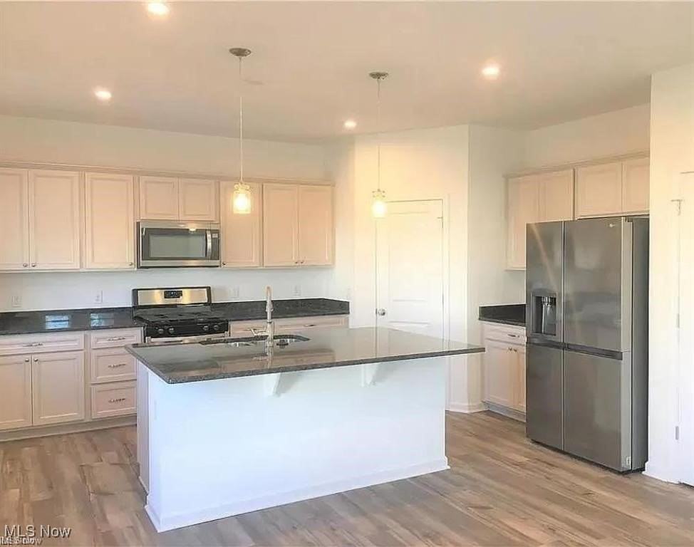 63 Woodhull Circle - Photo 4 of 25