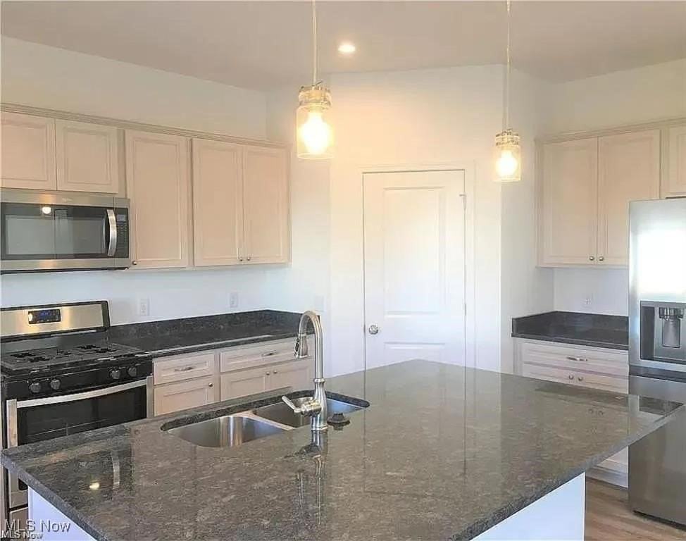 63 Woodhull Circle - Photo 5 of 25