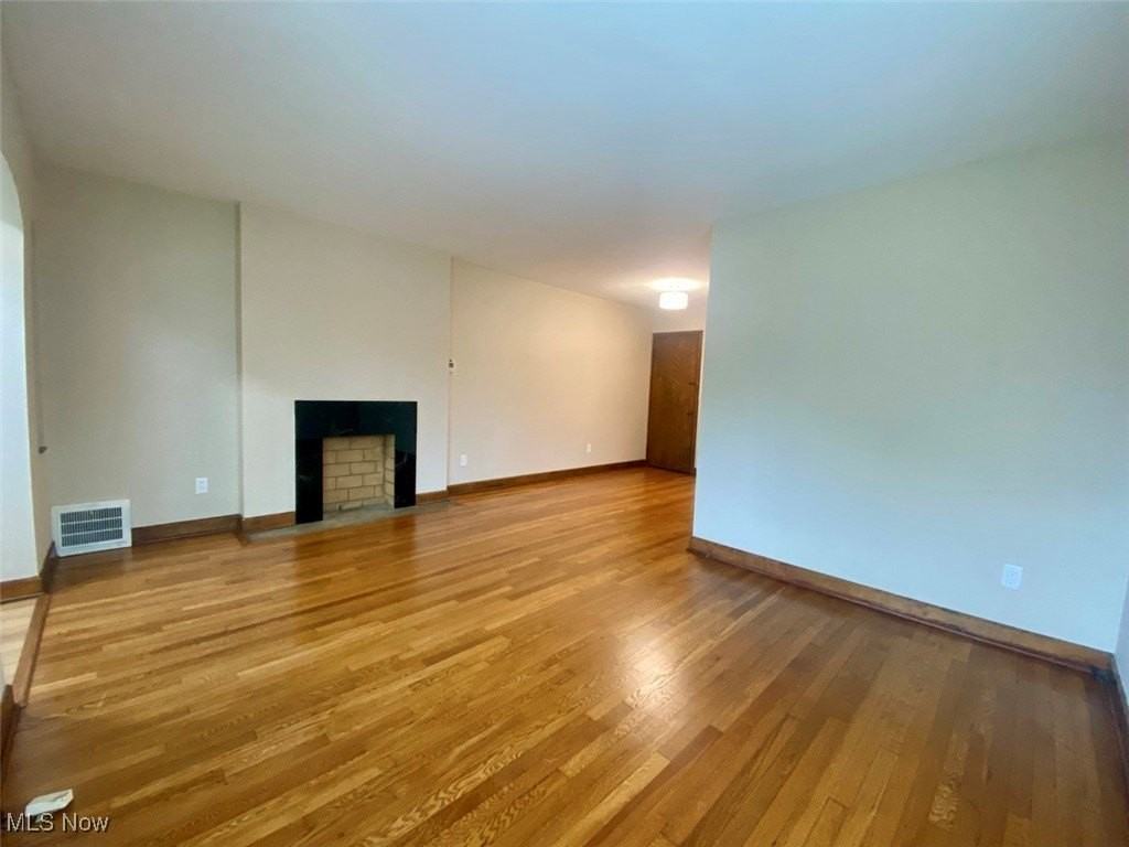 1093 N Main St - Photo 3 of 10