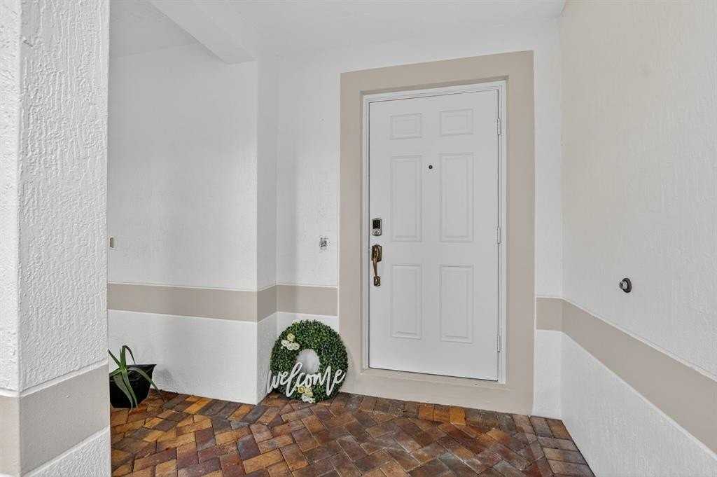 22120 Majestic Woods Way - Photo 3 of 33