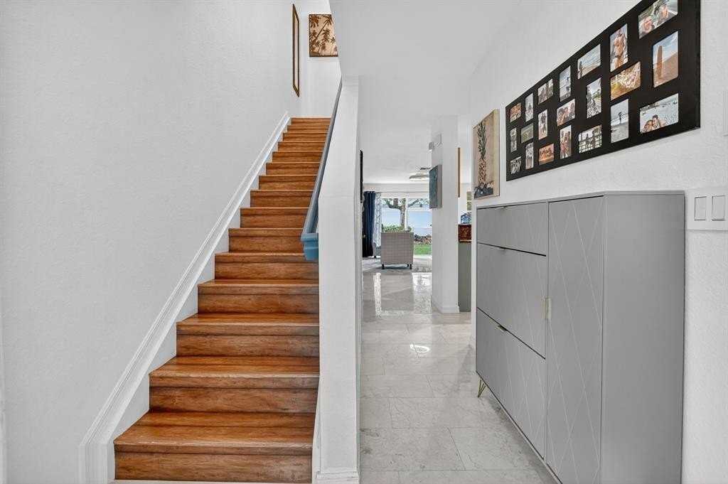 22120 Majestic Woods Way - Photo 4 of 33