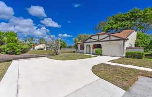 featured image of 2210 Se Brekenridge Cir