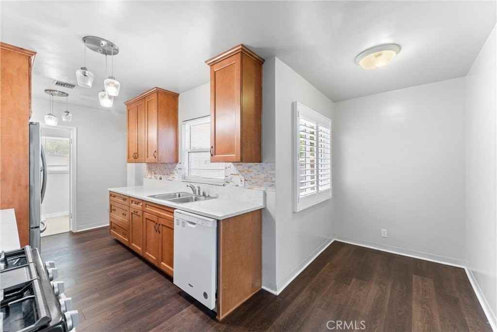 311 N Dexford Dr - Photo 5 of 20