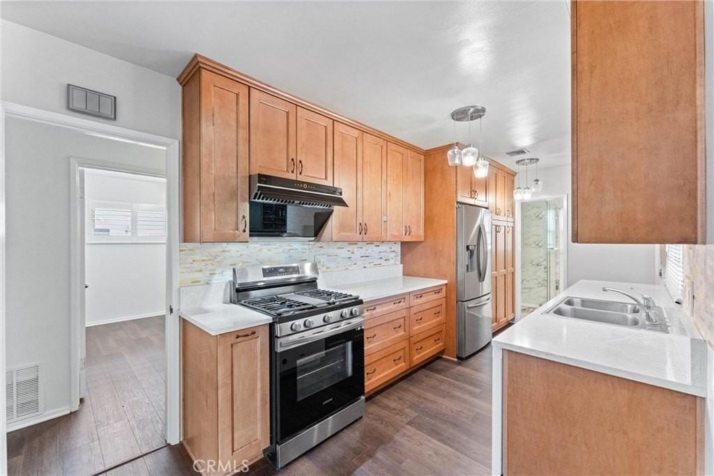 311 N Dexford Dr - Photo 6 of 20