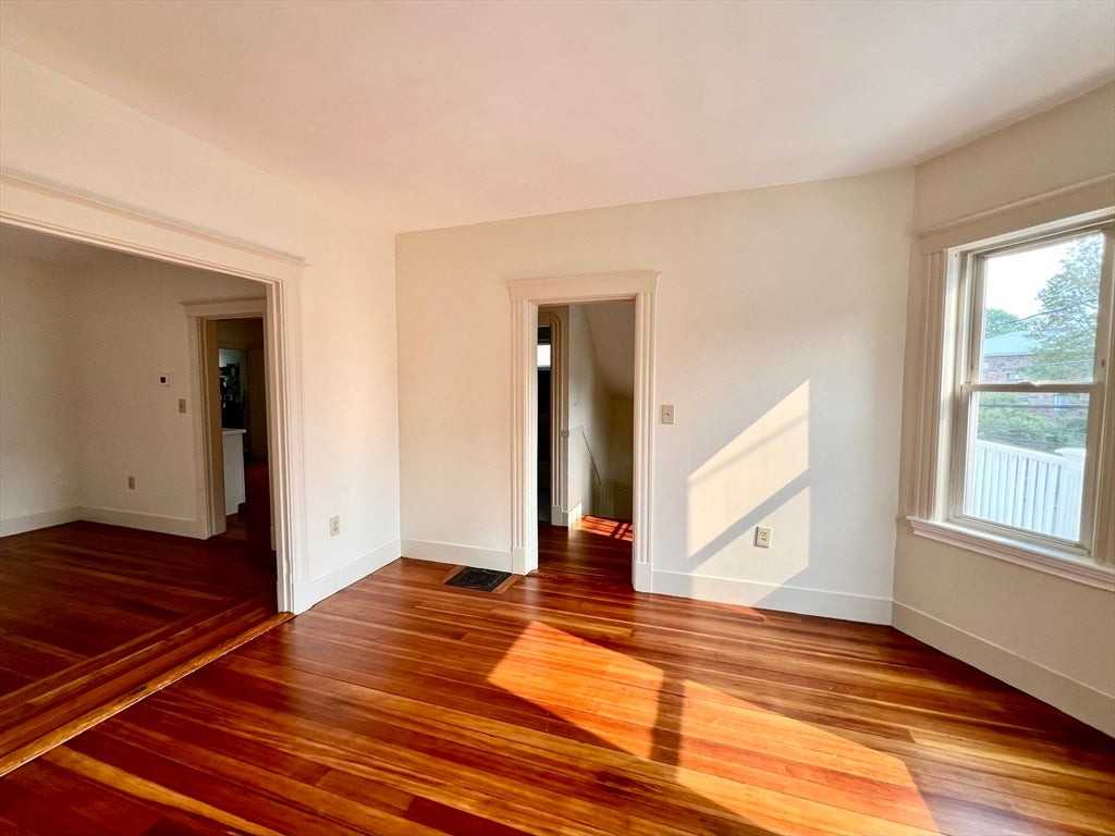 187 Parsons St - Photo 5 of 11