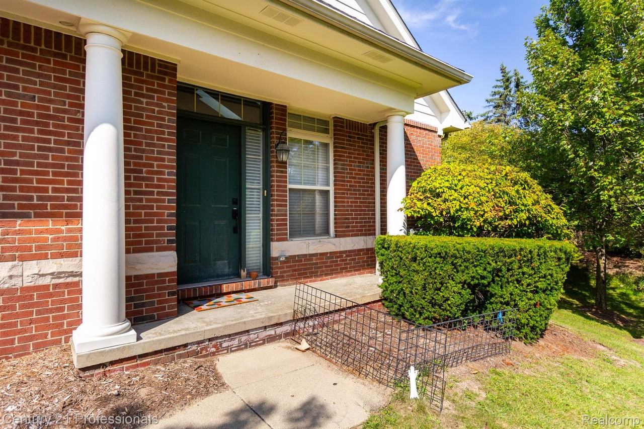 7305 Gateway Dr - Photo 4 of 50