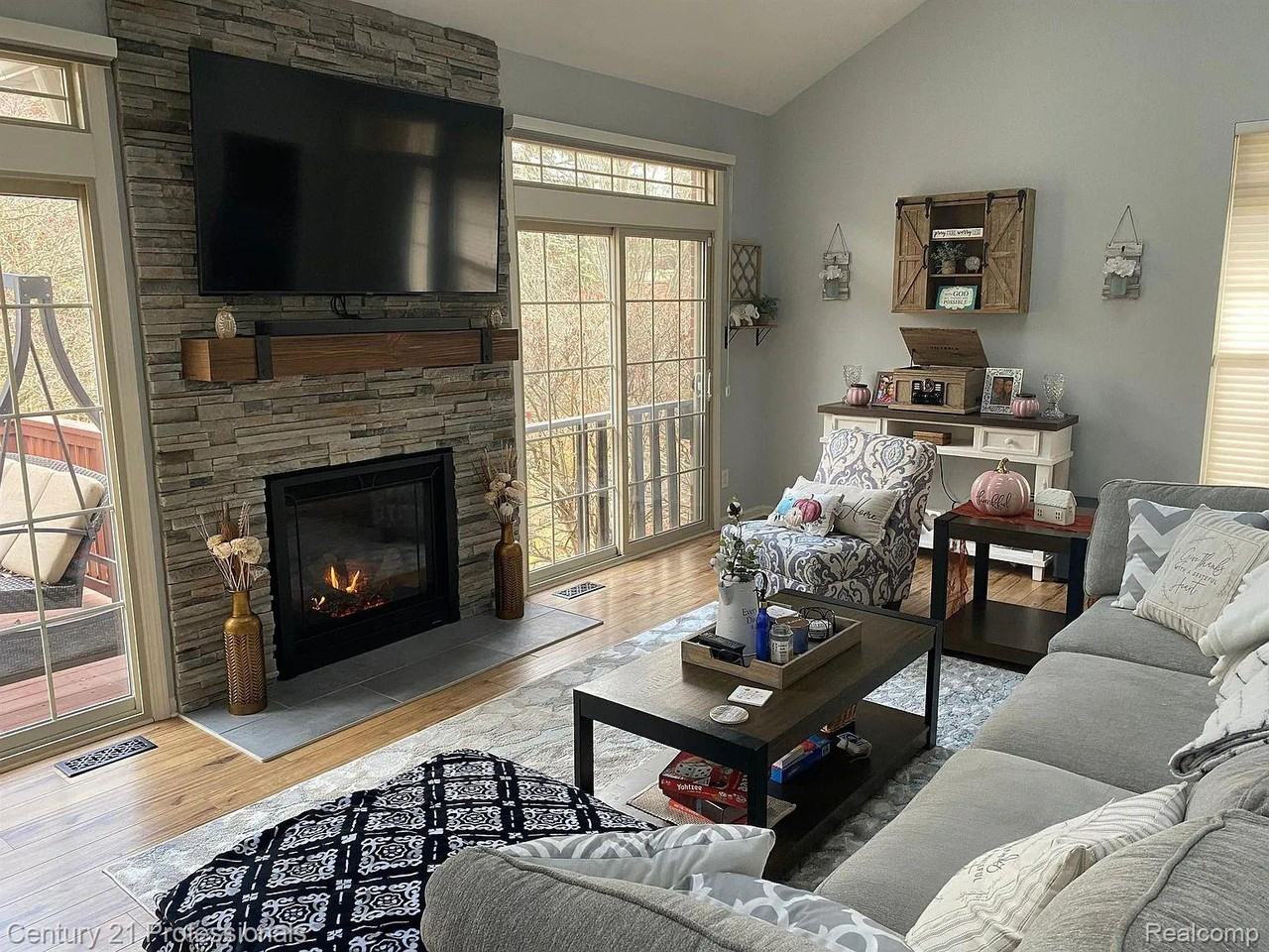 7305 Gateway Dr - Photo 5 of 50