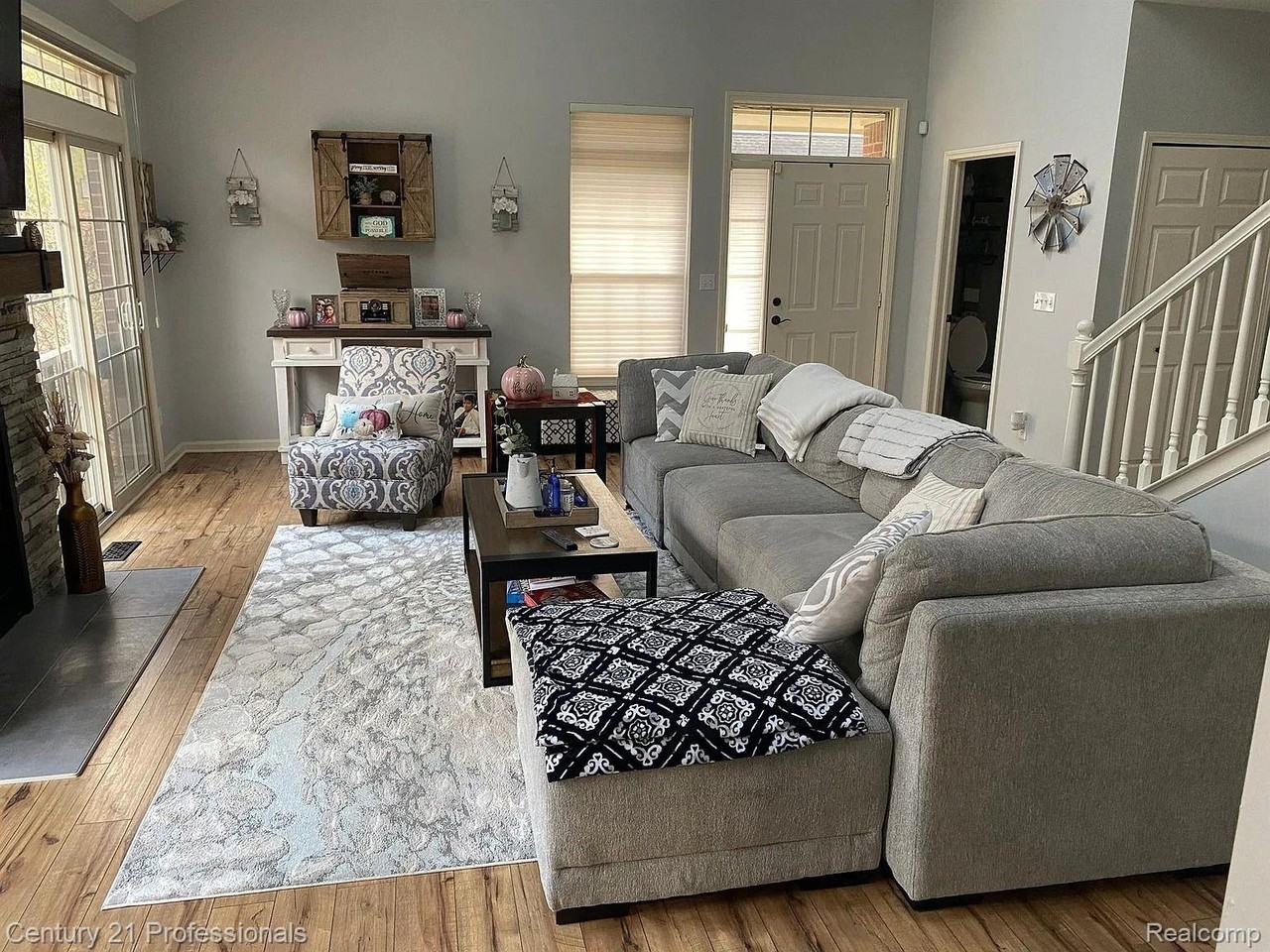 7305 Gateway Dr - Photo 6 of 50