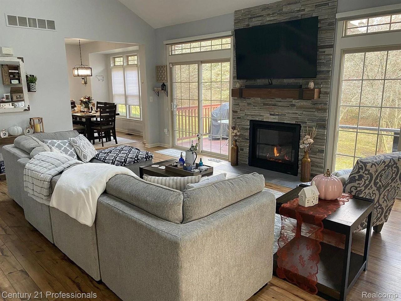 7305 Gateway Dr - Photo 7 of 50