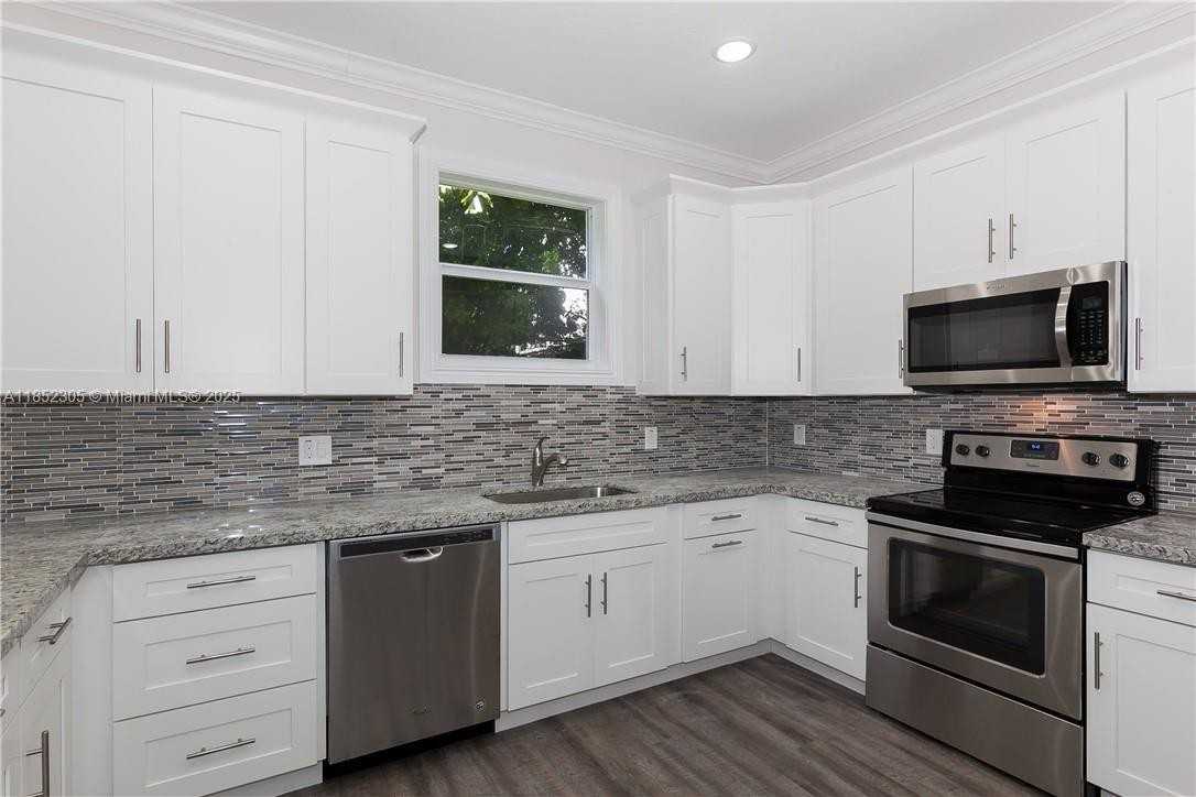 1417 Sw 6th Ave - Photo 6 of 14