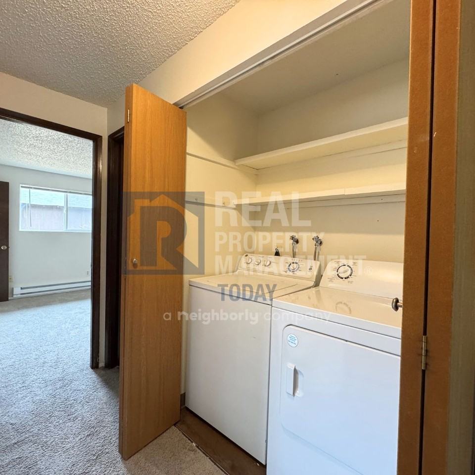 1408 Josephine Ct Se - Photo 7 of 10