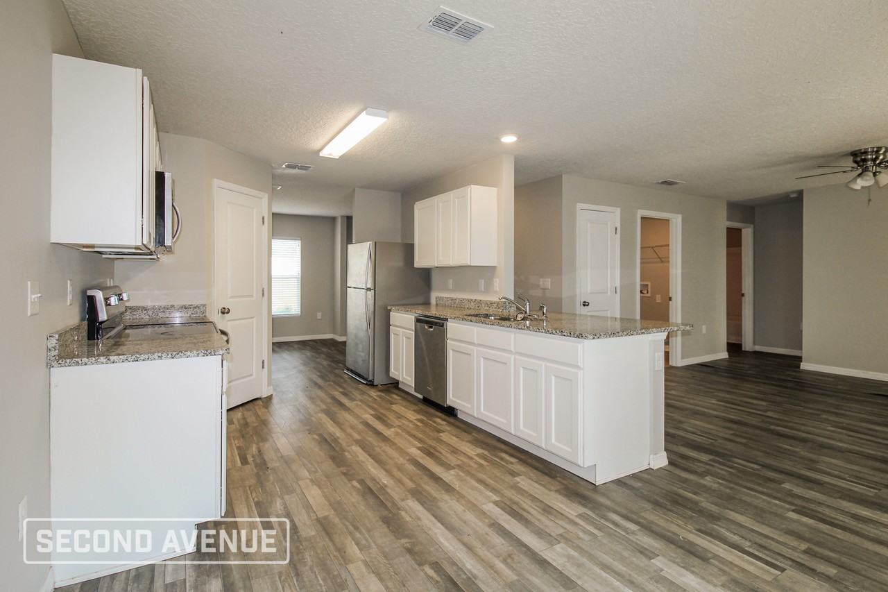 6936 N Deer Pt - Photo 3 of 23
