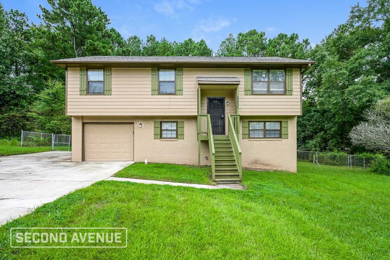 2237 Rocklane Dr