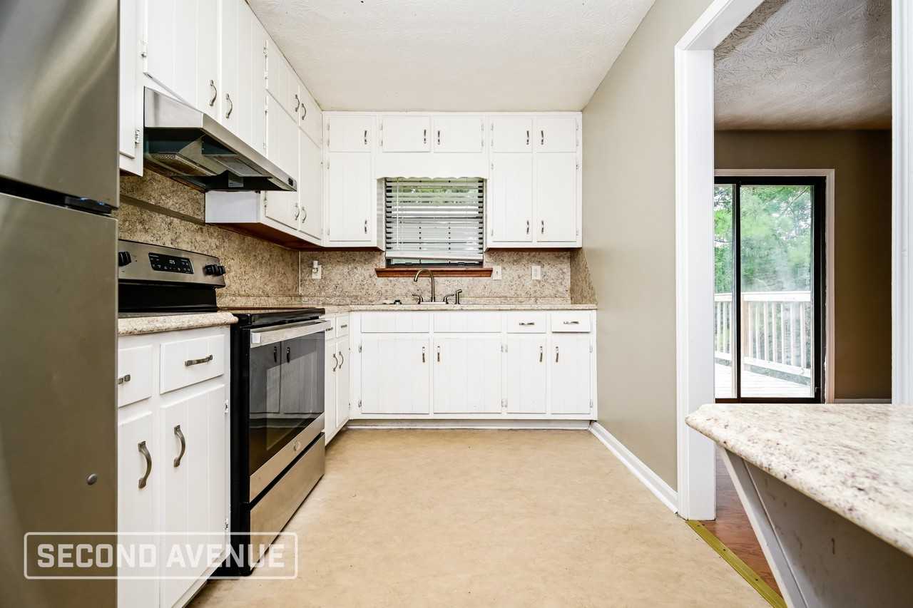 2237 Rocklane Dr - Photo 2 of 25