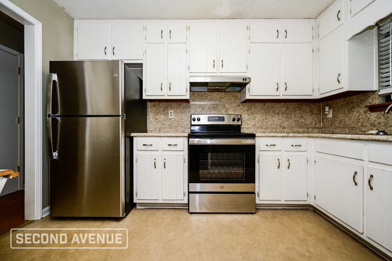 2237 Rocklane Dr - Photo 3 of 25
